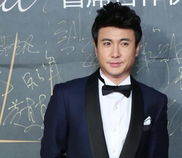 罗晋最新照片揭秘，小巷独特风尚小店的探寻之旅
