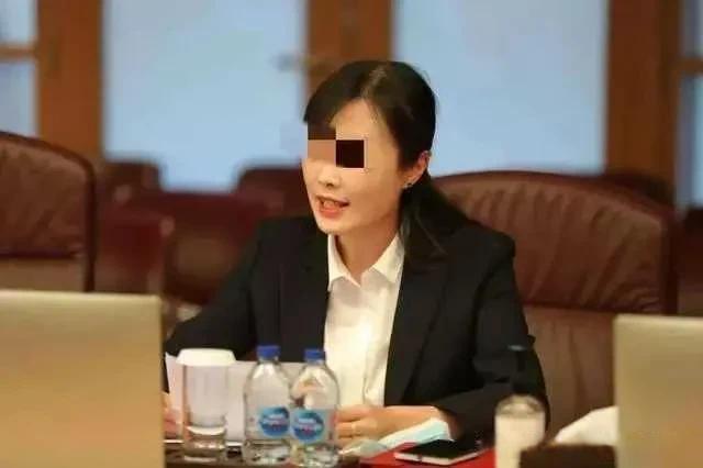 攀上女领导唐诚，最新日常趣事与真挚友情的探索