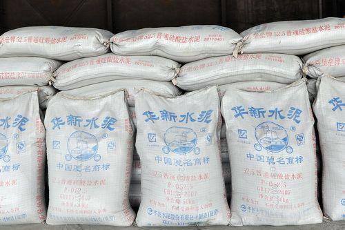 回顾与洞察，325水泥价格一袋走势分析