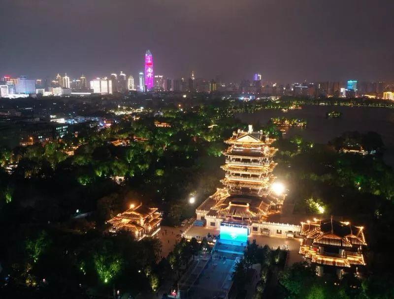 允在最新动态，学习变革展现自信闪耀的未来