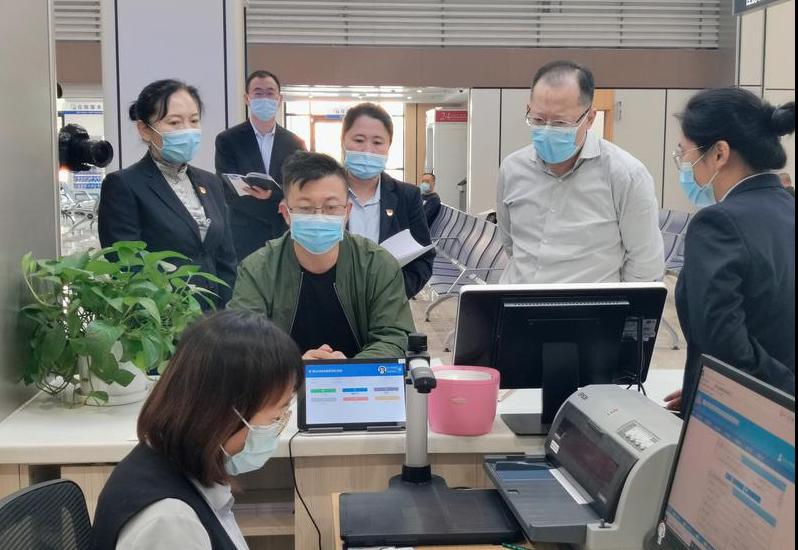 新闻背后的故事