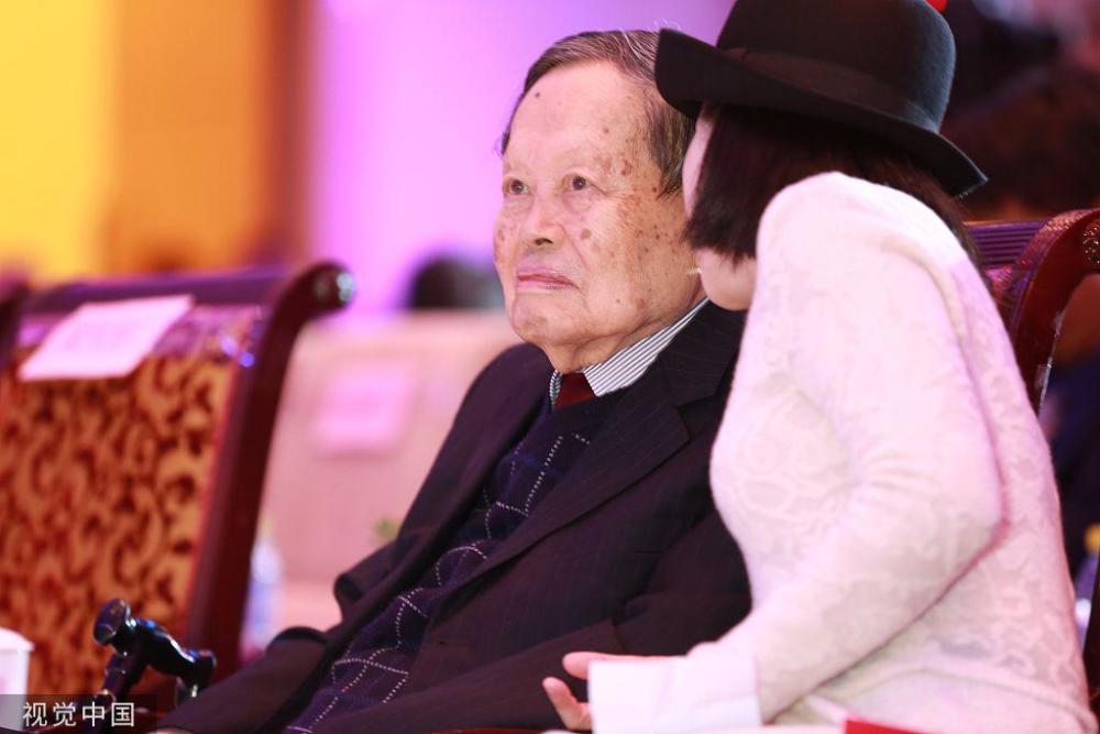杨振宁与翁帆，时光见证下的深情与科学光辉