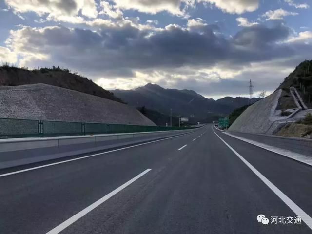 京港澳高速保定段，智能路况体验的未来驾驭之路